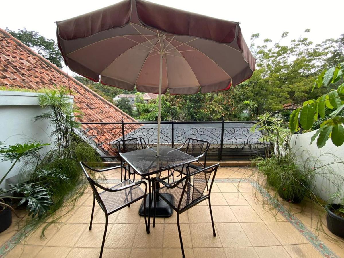 La Nostalgie Boutique Guest House Bandung Exterior foto