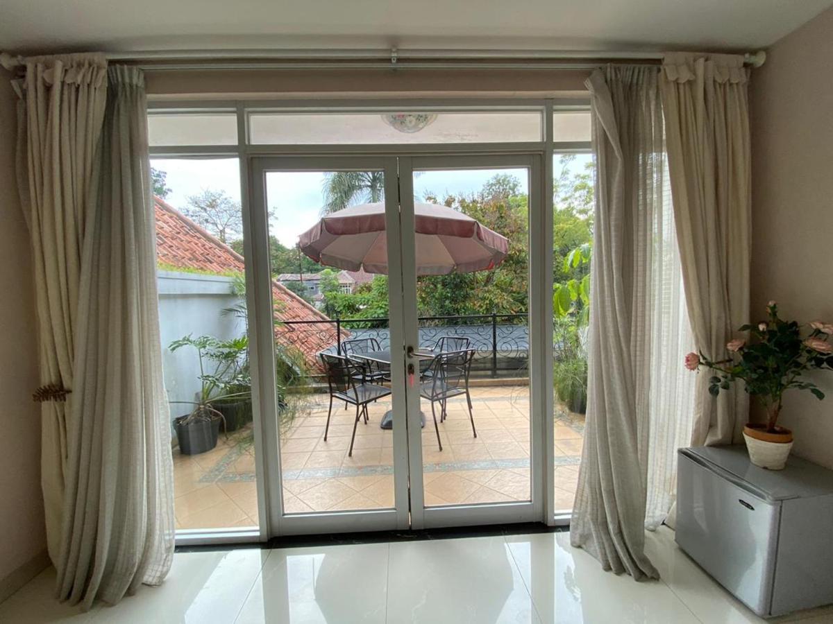 La Nostalgie Boutique Guest House Bandung Exterior foto