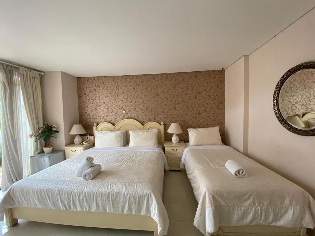 La Nostalgie Boutique Guest House Bandung Exterior foto