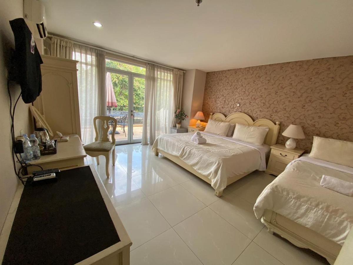 La Nostalgie Boutique Guest House Bandung Exterior foto