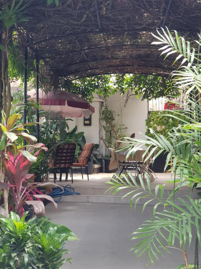 La Nostalgie Boutique Guest House Bandung Exterior foto