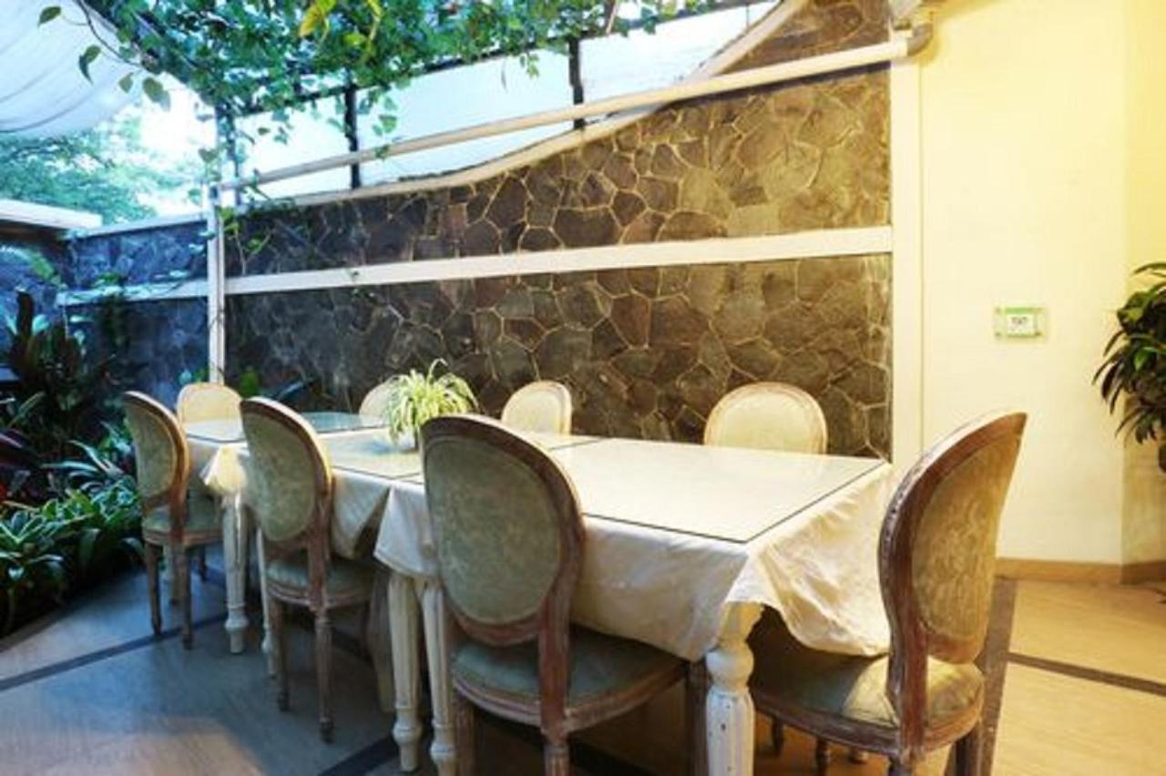 La Nostalgie Boutique Guest House Bandung Exterior foto
