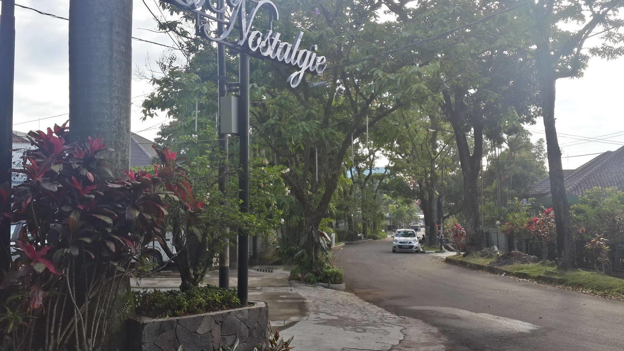 La Nostalgie Boutique Guest House Bandung Exterior foto