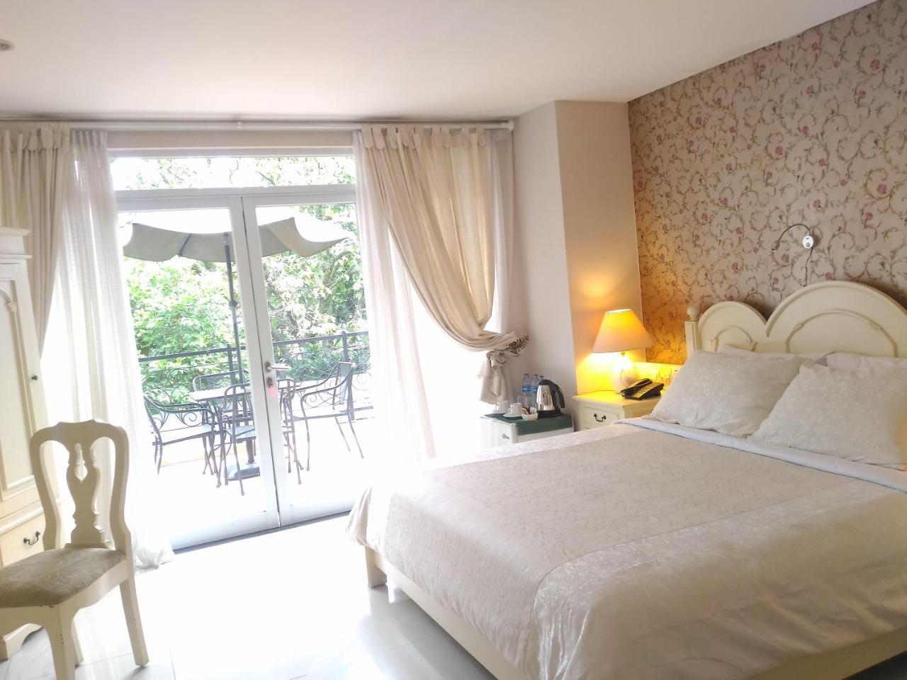 La Nostalgie Boutique Guest House Bandung Exterior foto